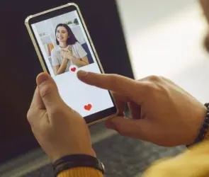 ¿Qué es el Curving? Descubre la nueva dinámica tóxica en las citas online