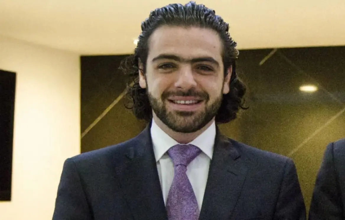 Ahora tiene 32 a&ntilde;os, abandon&oacute; la actuaci&oacute;n y trabaja para la casa de bolsa 'Finamex'.