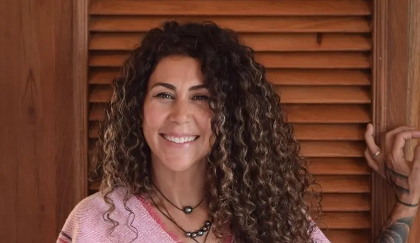 Ahora tiene 51 años, está casada con el productor Memo del Bosque y tienen 3 hijos. 