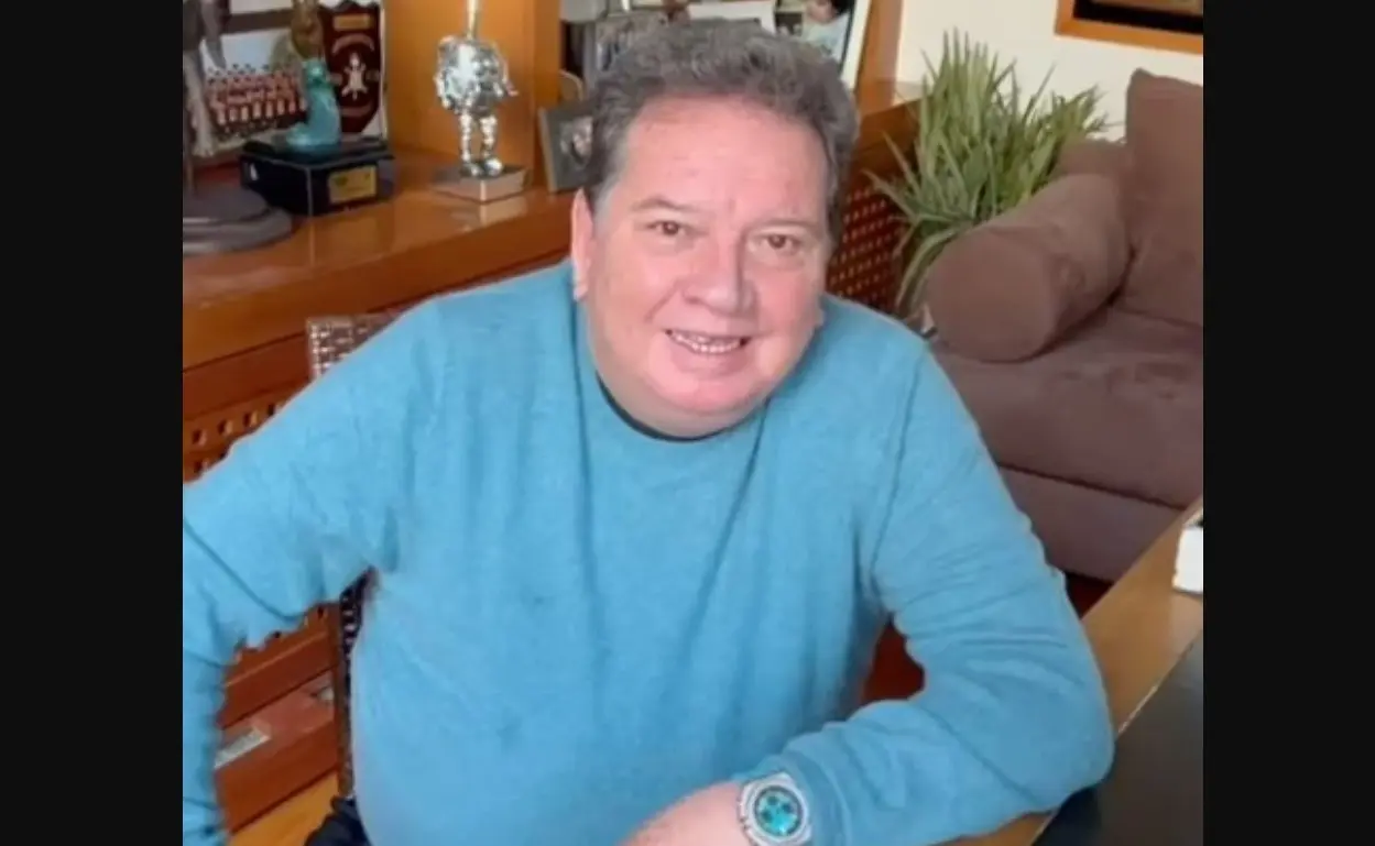 Ahora tiene 63 años, está casado con Mina Salum y tienen un hijo. Fue conductor de programas como 'TV de noche', pero en los últimos años se ha enfocado en su carrera como cantante.