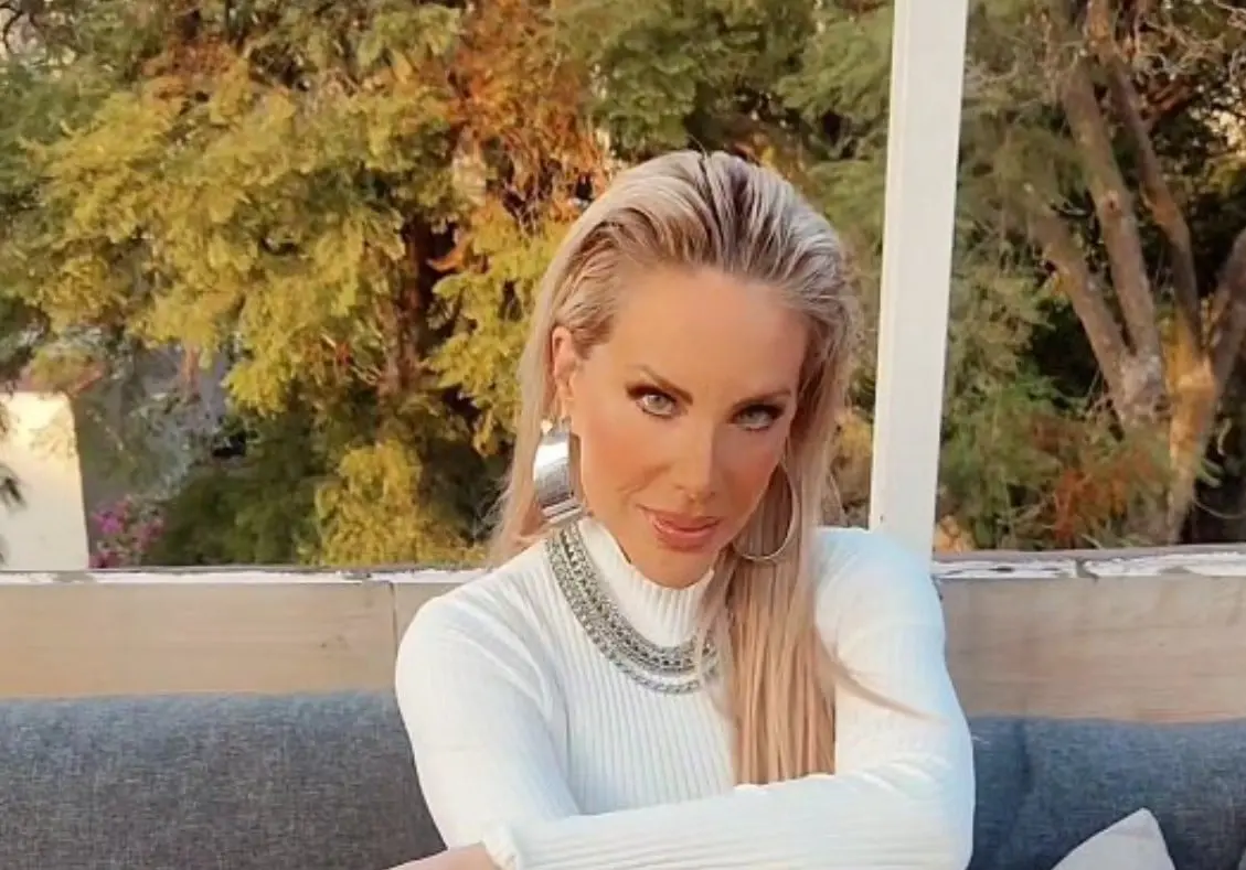 Ahora tiene 56 años y está casada con Roberto Assad. Ha trabajado en las telenovelas como 'Un poquito tuyo' y también es cantante.