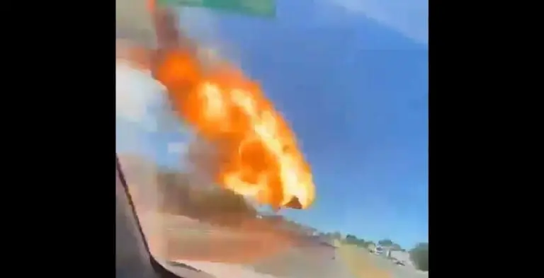 La avioneta se desplomó e incendió. Foto: especial.