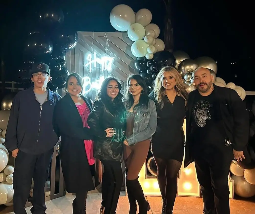 Ahora sus hijas se encuentran en el centro de la polémica luego de Giselle Soto, la exesposa del artista, las culpara en Instagram de su ruptura y las calificara de 'toxicas'.