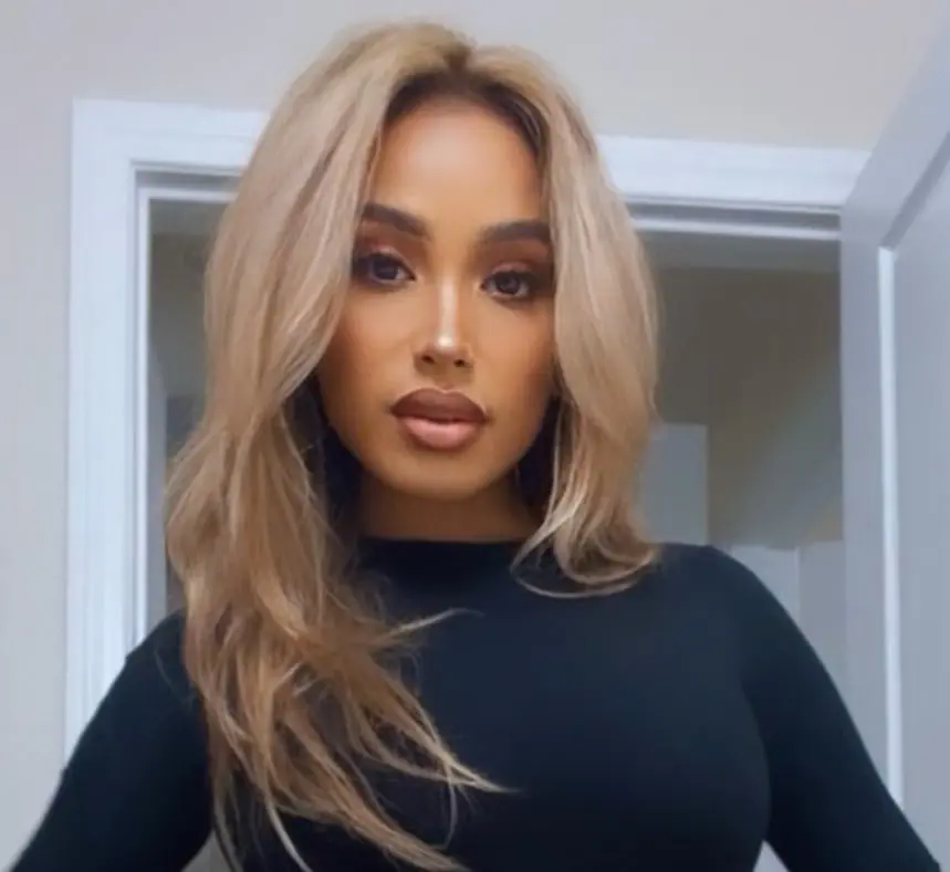 Es madre soltera de dos hijos: Valerie y Romeo.