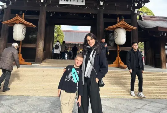 Sandra Echeverría y su hijo en Japón 