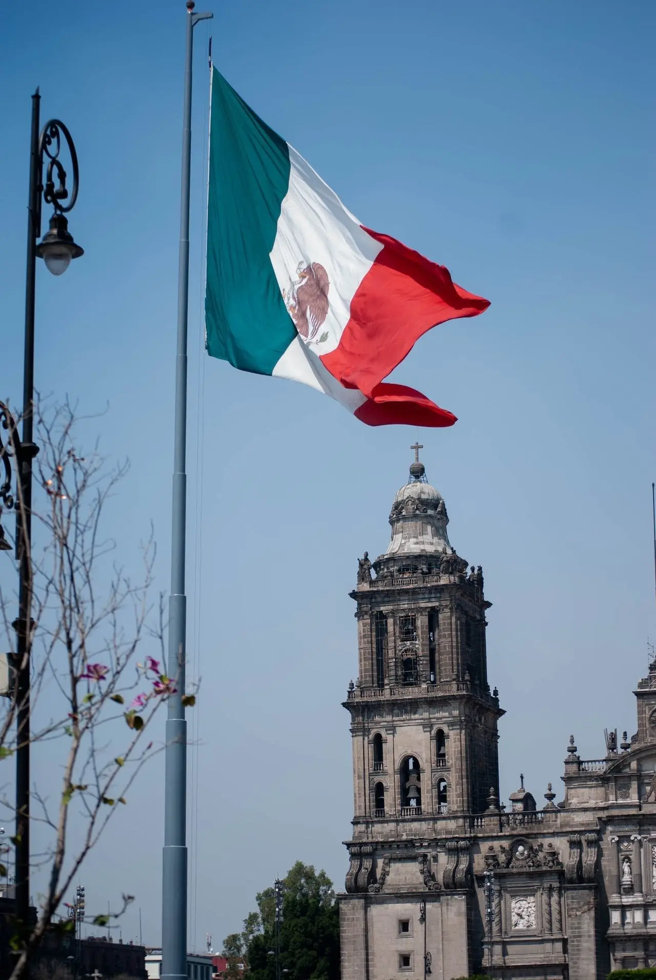 Lunes 5 de Febrero: Día de la Constitución Mexicana.