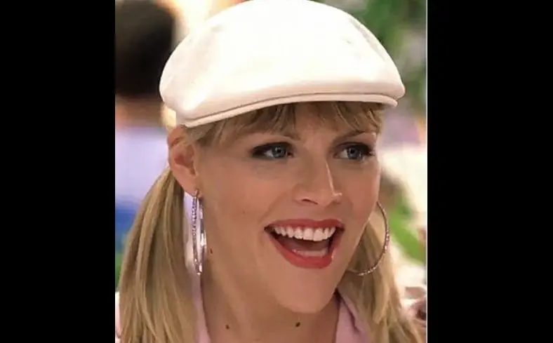 Busy Philipps interpret&oacute; a Karen, amiga de las hermanas Wilson