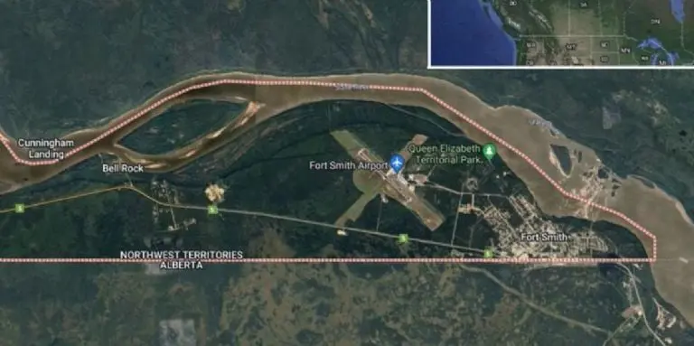 Avión se estrella después de despegar en Canadá. Foto: X (@JacdecNew).