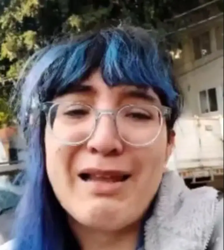 Influencer rompe en llanto (X)