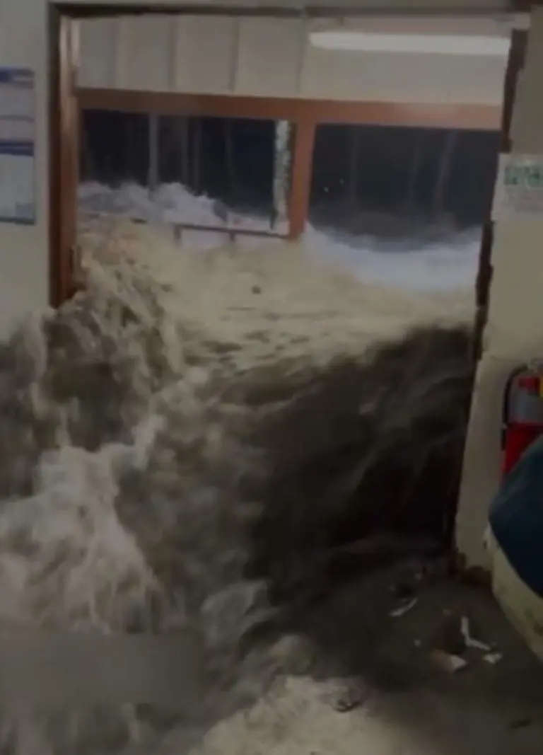 Las olas anómalas en Islas Marshall alcanzaron el metro y medio de altura.Foto tomada del video.