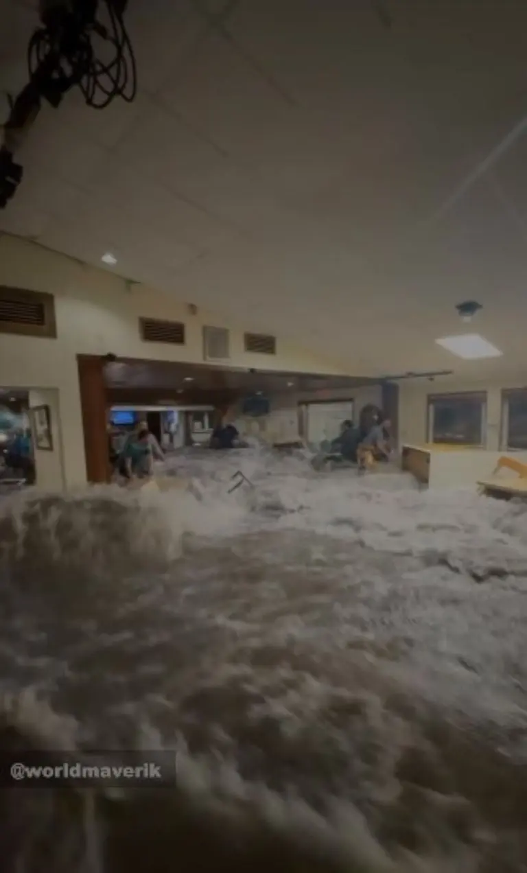 También se inundaron dos aeropuertos en el Atolón Ailinglaplap.Foto tomada del video.