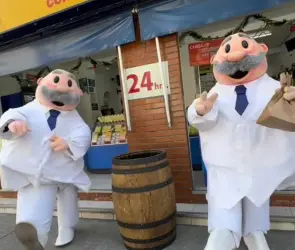 ¿Quién gana más? Tiktoker compara el sueldo de botarga de Dr. Simi con el de un maestro