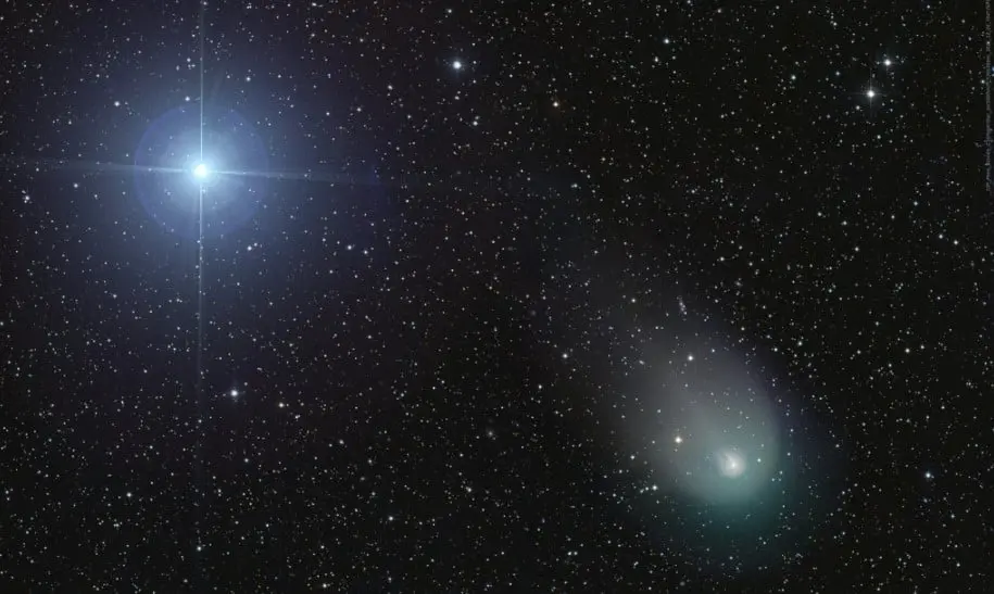 A principios de octubre de 2023, el cometa Pons-Brooks sufri&oacute; un segundo estallido y una vez m&aacute;s desarroll&oacute; cuernos, como se captura aqu&iacute; mientras estaba en Draco.
