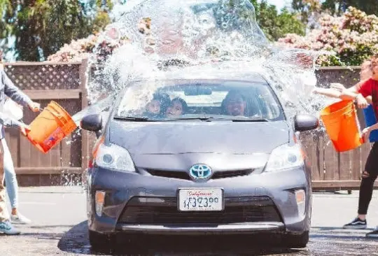 Multas por lavar el coche en la calle en CDMX: ¿Cuánto podría costarte?