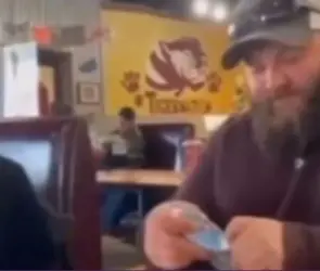 VIDEO | Niño le pide a su padrastro llevar su apellido y su reacción se vuelve viral