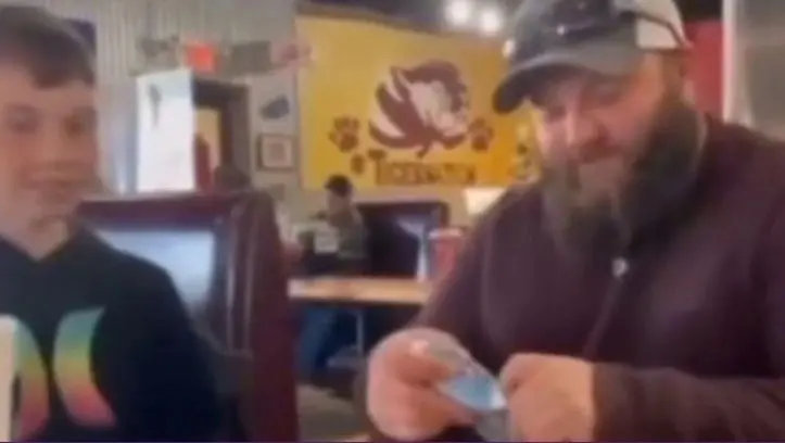 Este es el momento en el que un ni&ntilde;o pide llevar el apellido de su padrastro con una emotiva carta.