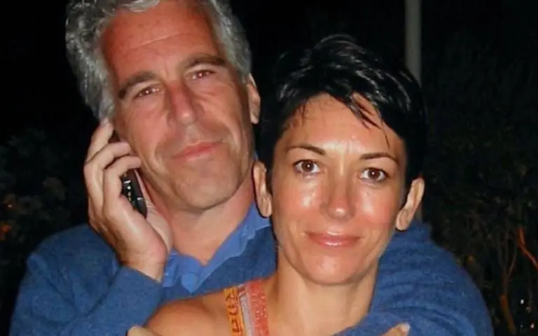 Jeffrey Epstein murió en 2019, cuando cumplía una condena por delitos de índole sexual Créditos: Especial