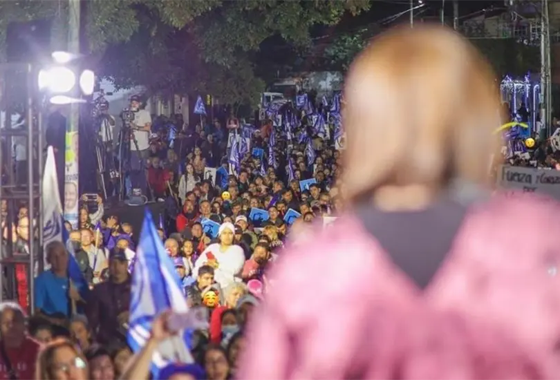 X&oacute;chitl G&aacute;lvez va en segundo lugar en la contienda presidencial. 