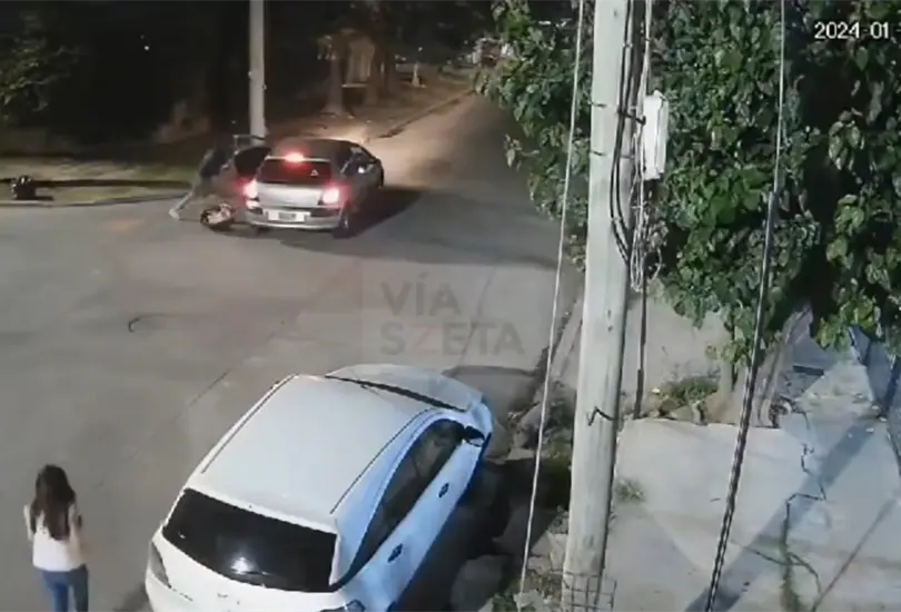 Ladrones roban auto con beb&eacute; abordo y lo avientan a la calle en movimiento 