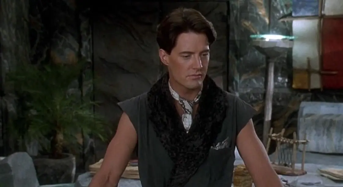 Kyle MacLachlan interpret&oacute; a Risco Vandercueva, el vicepresidente de la empresa donde trabajar Pedro y Pablo.