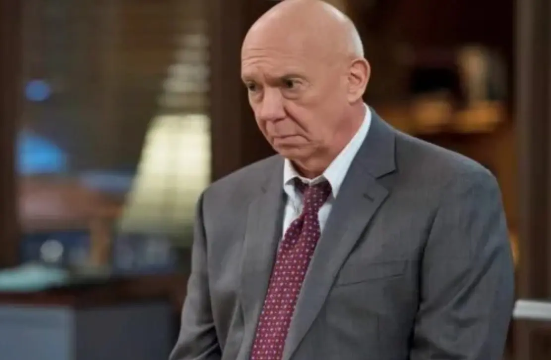 Ahora tiene 73 a&ntilde;os y est&aacute; casado con la artista Karen Florek desde 1983. En los &uacute;ltimos a&ntilde;os ha destacado por su papel de Donald Cragen en Ley y orden: Unidad de v&iacute;ctimas especiales.