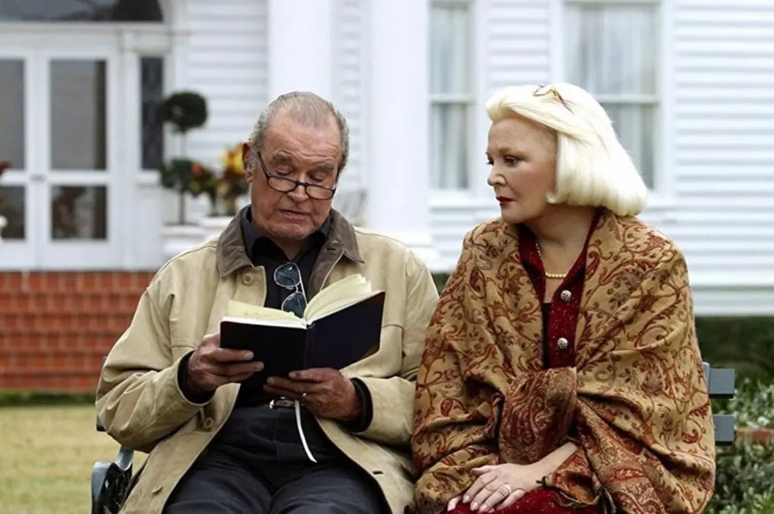 Estuvo protagonizada por Ryan Gosling y Rachel McAdams, quienes interpretan a una pareja que vive una apasionada historia de amor en la d&eacute;cada de 1940. A&ntilde;os despu&eacute;s un hombre mayor le cuenta la historia a una mujer que tiene Alzheimer.