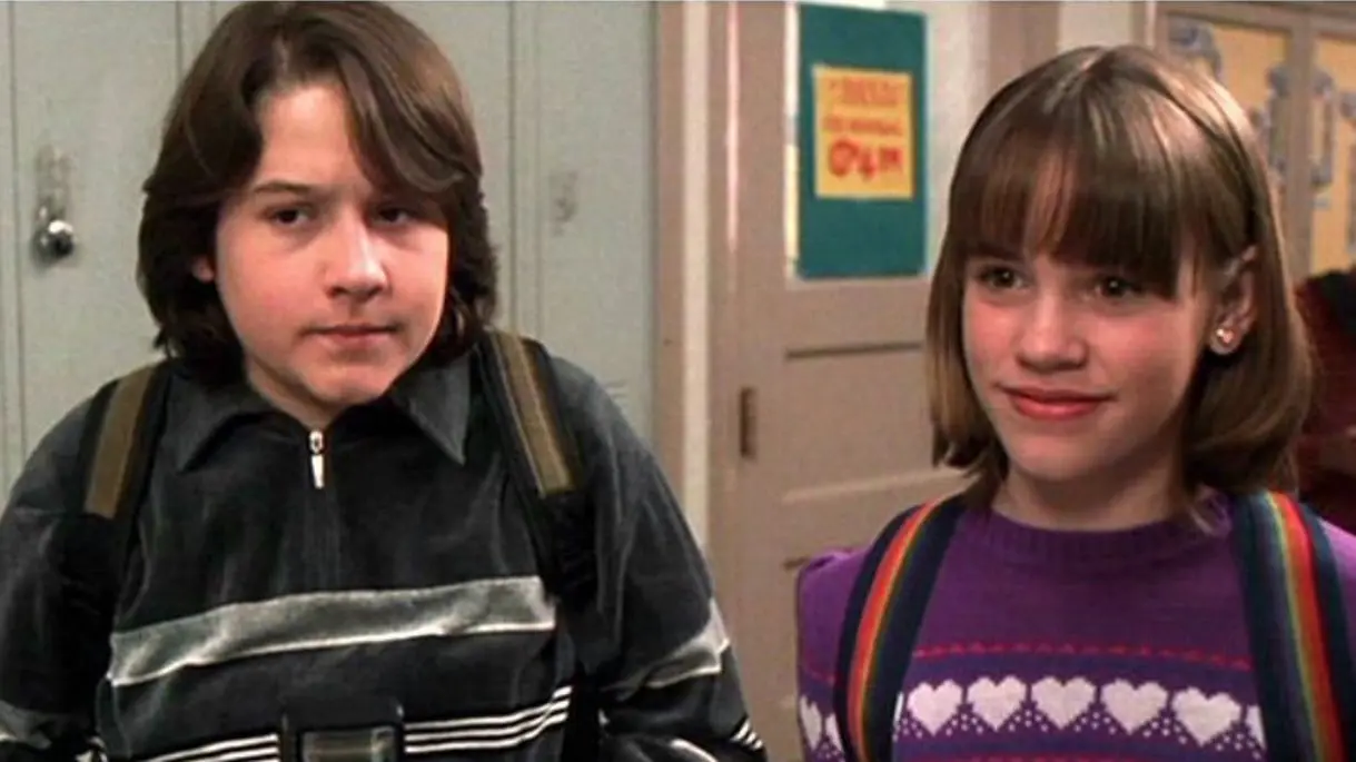 Es una comedia rom&aacute;ntica protagonizada por Jennifer Garner. La trama sigue a Jenna, una joven que est&aacute; cansada de no ser popular y en su cumplea&ntilde;os n&uacute;mero 13 pide tener 30 a&ntilde;os y ser exitosa. Su sue&ntilde;o se hace realidad, pero se da cuenta de que no es feliz con su vida.