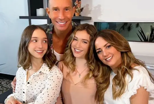 Andrea Legarreta con sus hijas