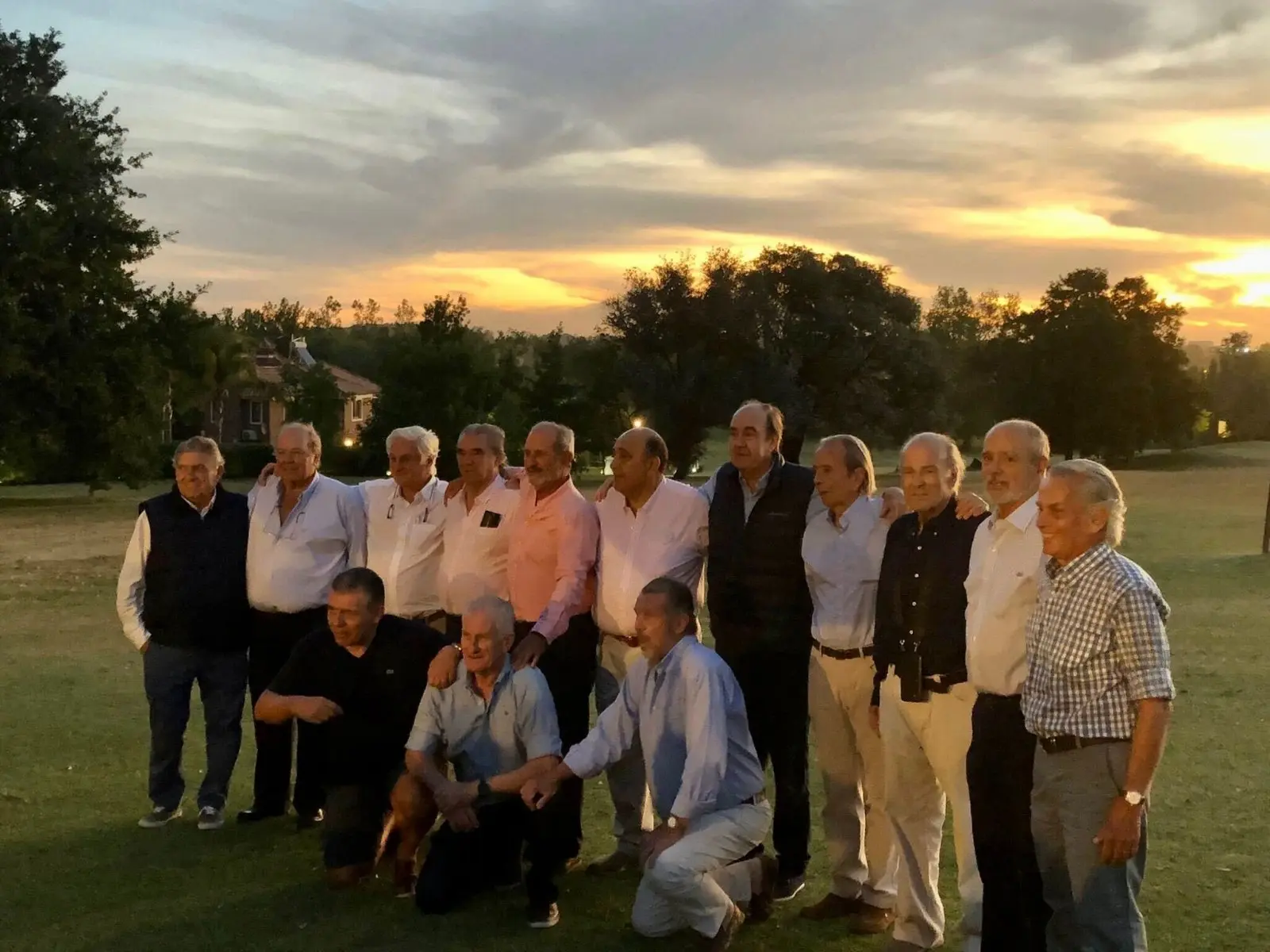 A diferencia de la película Viven, La sociedad de la nieve presenta lo que vivieron cada uno de los supervivientes de Los Andes, incluidos los que fallecieron antes de que llegara la ayuda.