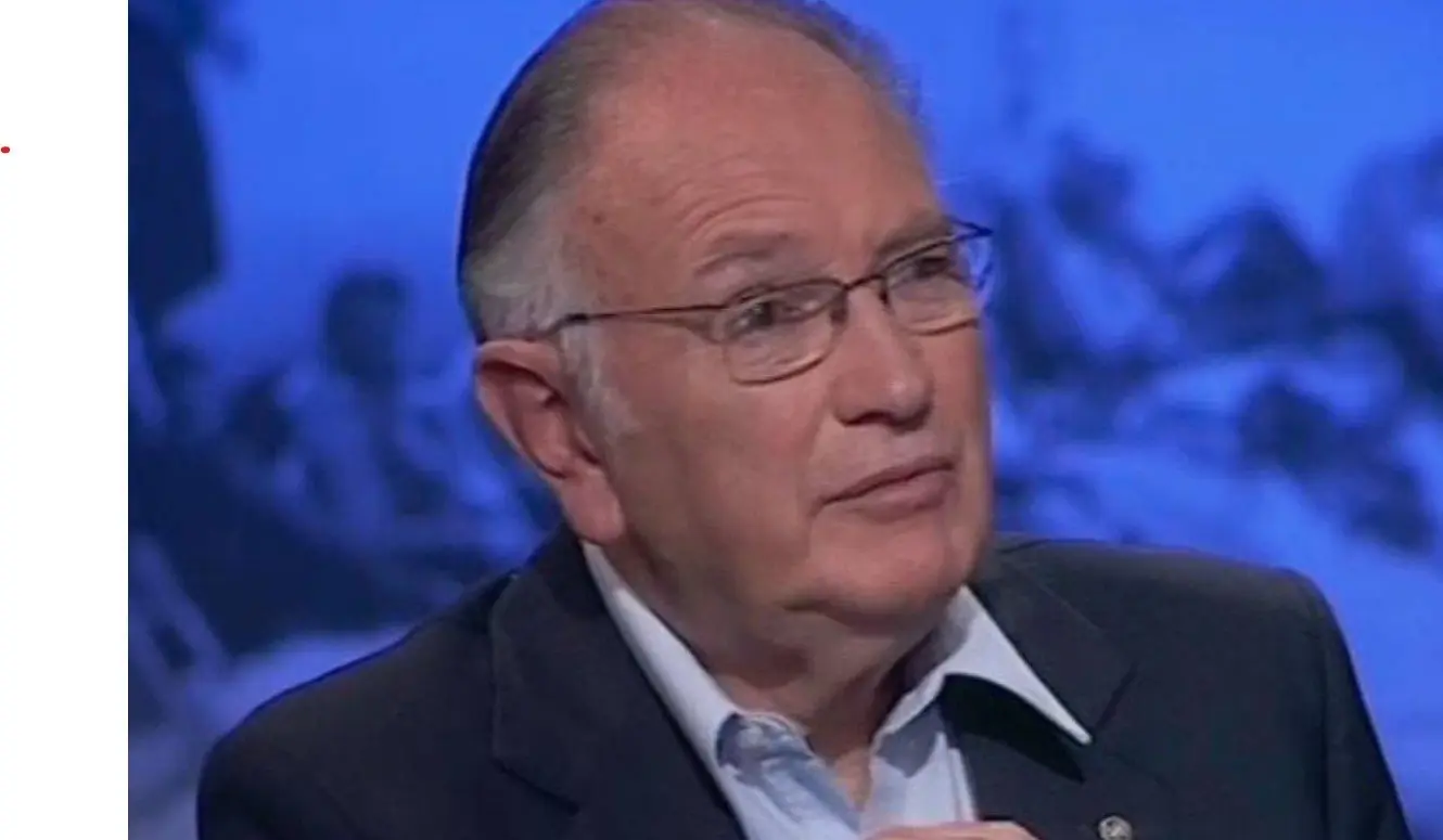 Javier Methol. Viajaba en el avión para celebrar su aniversario de bodas porque les ofrecieron vuelos baratos, su esposa murió sepultada por la avalancha. Tras la tragedia se volvió a casar, en total tenía 8 hijos y pudo conocer a sus nietos. Falleció el 4 de junio de 2015 a los 80 años.