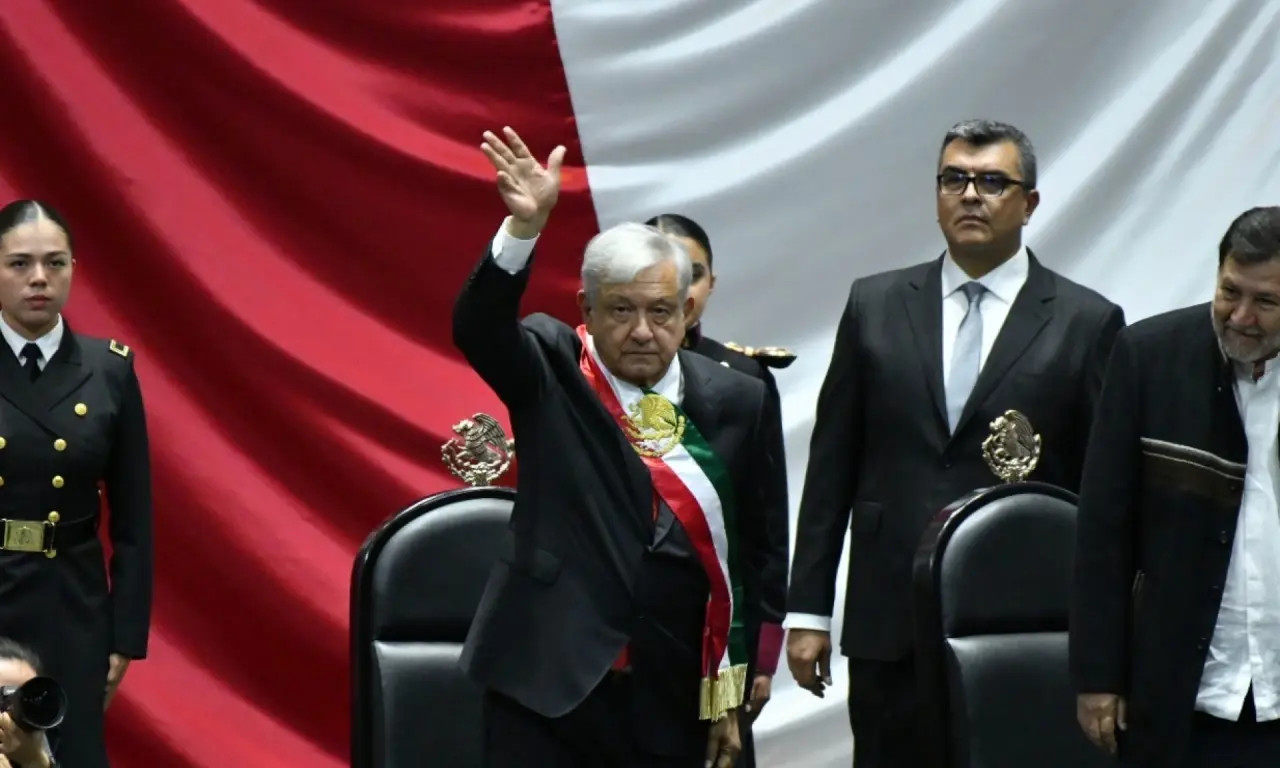  El camino por la política de AMLO 