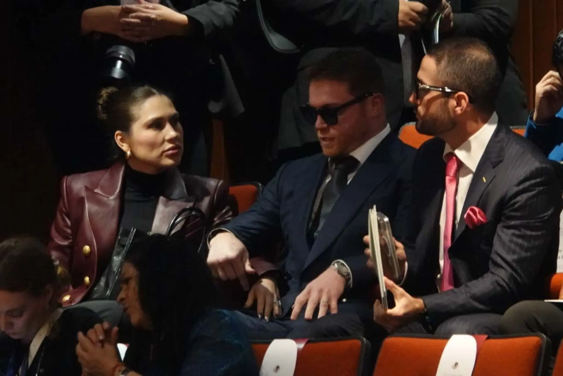 Saúl 'Canelo' Álvarez estaba presente en la toma de protesta.