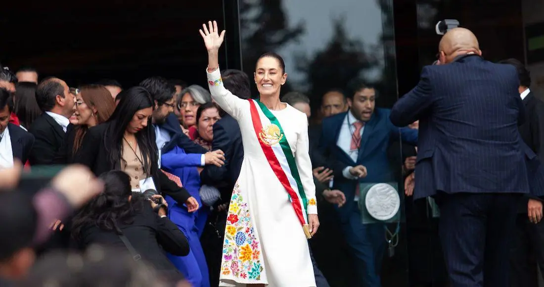 Claudia Sheinbaum saliendo de la Cámara de Diputados.