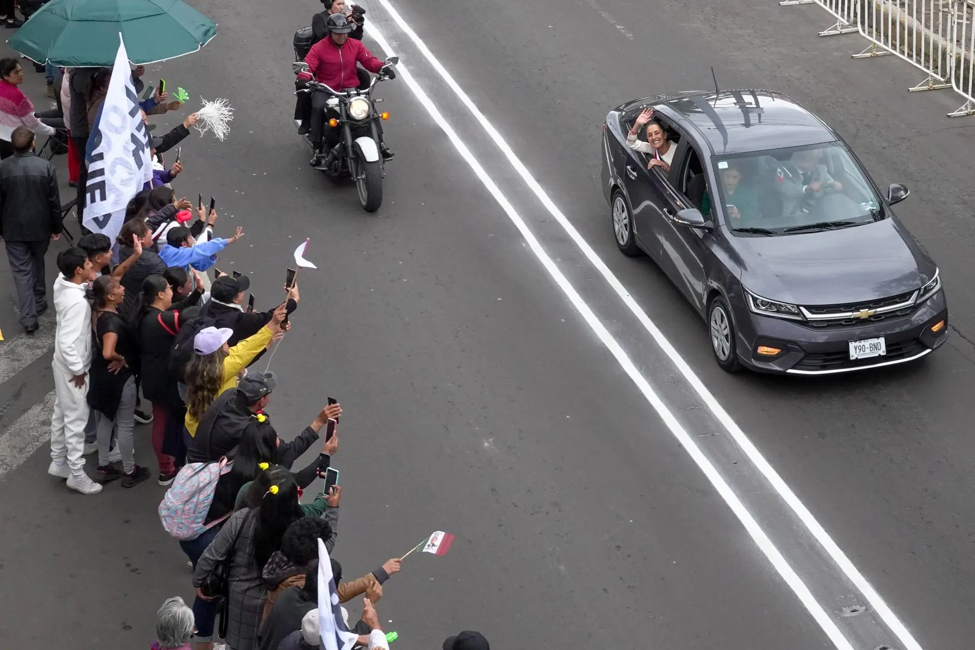 Claudia Sheinbaum se dirige a Palacio Nacional.