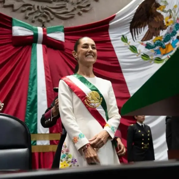 FOTO: El beso de Sheinbaum a Manuel Velasco que desató críticas 