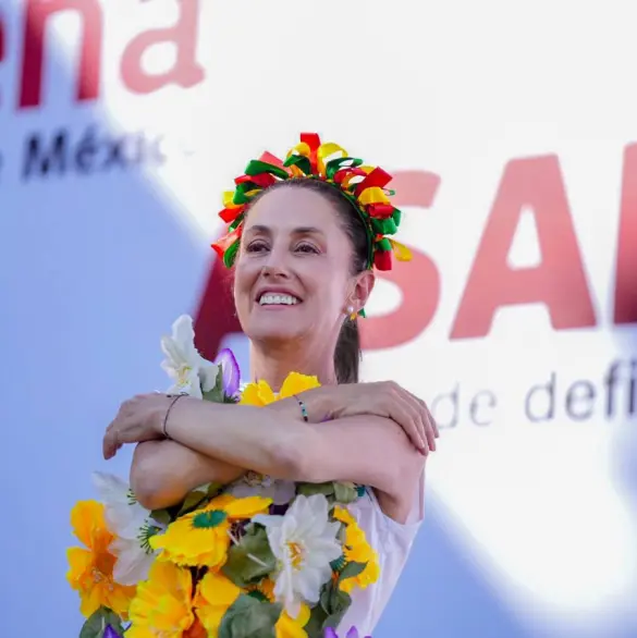 Color marfil, bordado a mano: así es el simbólico vestido Claudia Sheinbaum