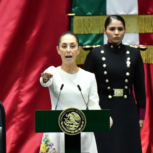 Color marfil, bordado a mano: así es el simbólico vestido Claudia Sheinbaum