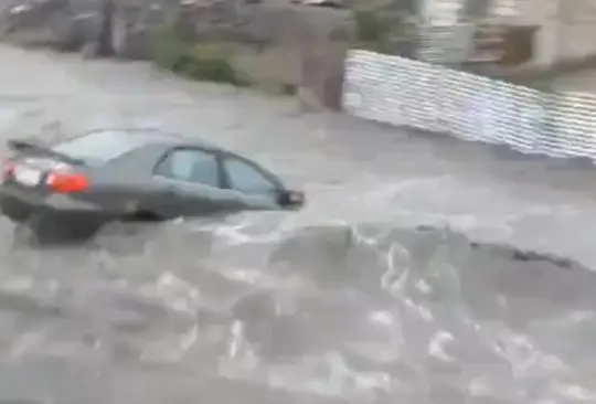 Intensas lluvias provocan caos e inundaciones en Quito