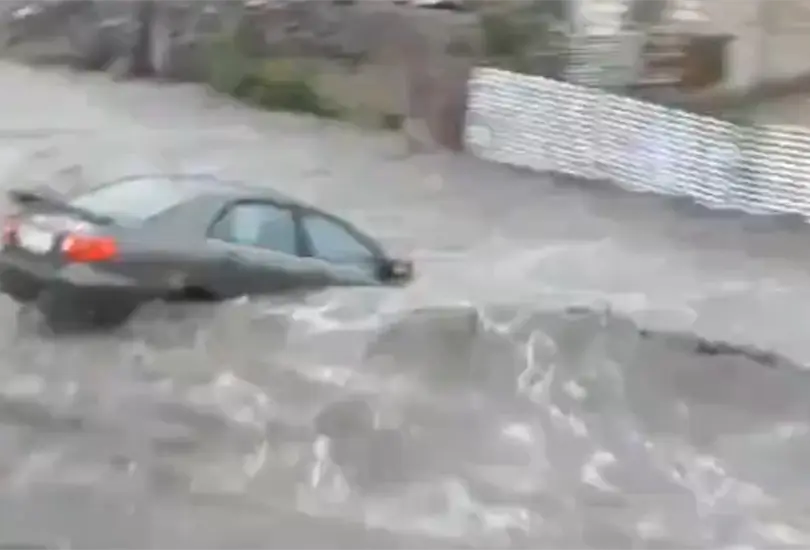 Intensas lluvias provocan caos e inundaciones en Quito