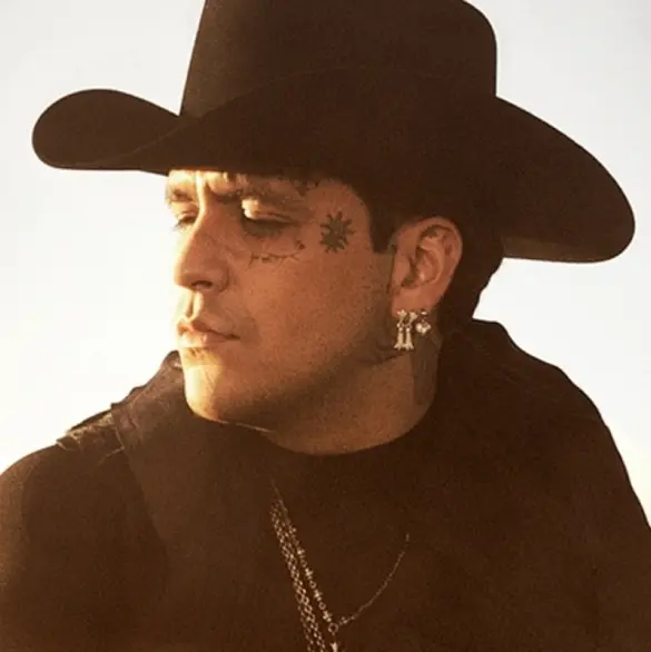 Christian Nodal sale de hospital tras grave infección; este es su estado de salud