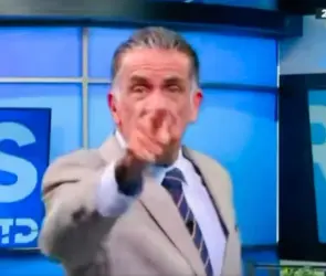 Casi le da un infarto: Periodista explota en programa en vivo contra jugador de Chivas 