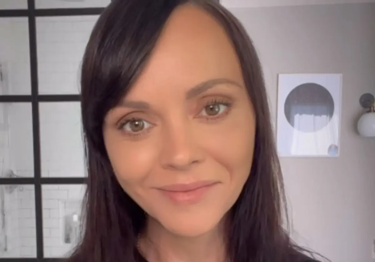 Actualmente, Christina Ricci tiene 44 años y se ha desempeñado como actriz y productora.