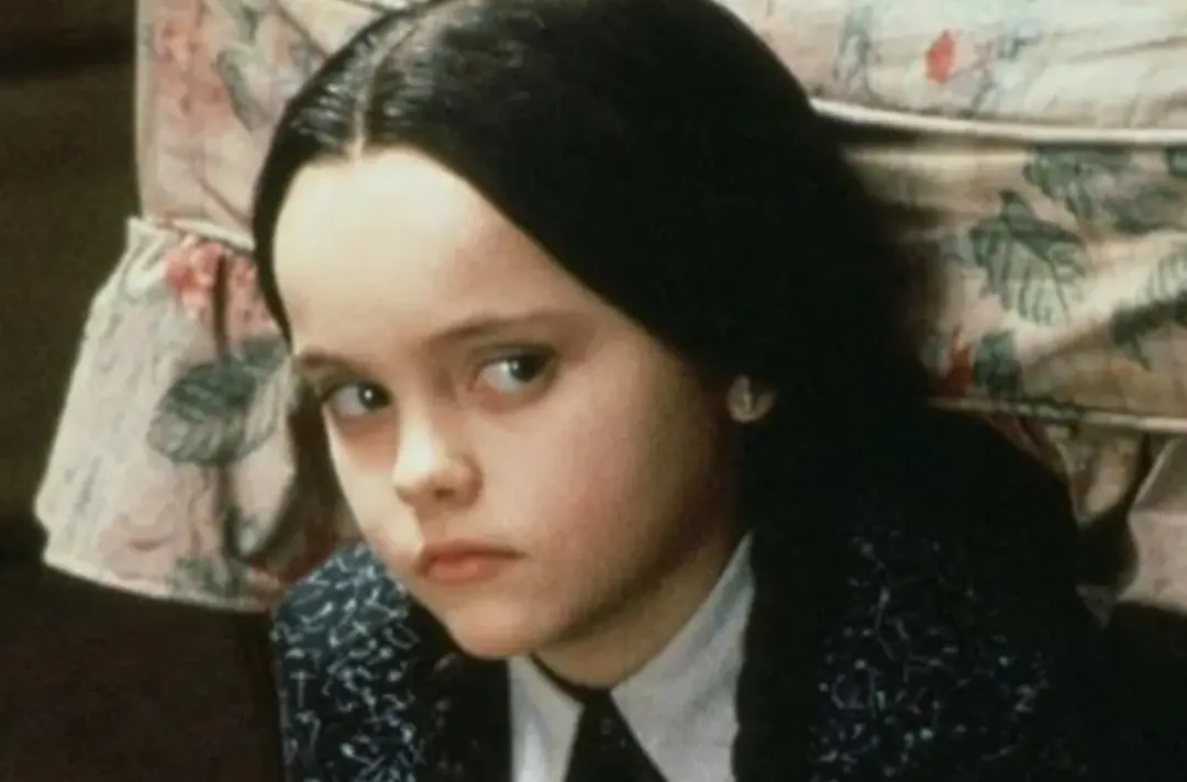 Uno de los personajes más recordados es el de Merlina Addams, interpretado por Christina Ricci.