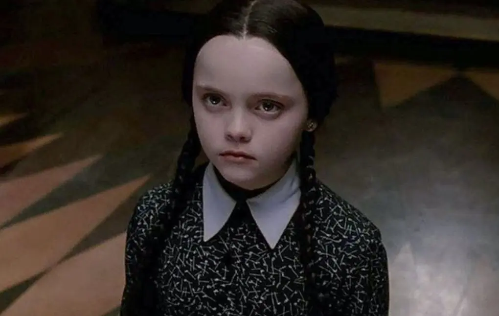 'Los locos Addams' de 1991 fue una de las adaptaciones más exitosas de la familia gótica, y gracias a su éxito, tuvo una secuela.