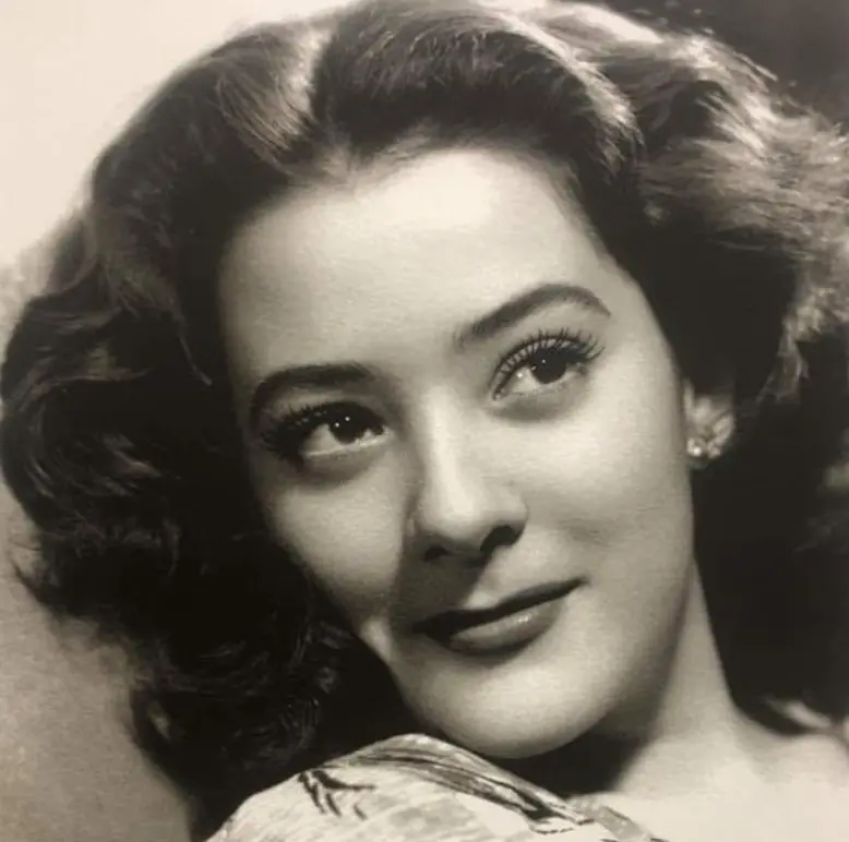 Silvia Pinal lanzó en 1985 Mujer, casos de la vida real, programa del cual fue productora y conductora, y que permaneció 22 años al aire.