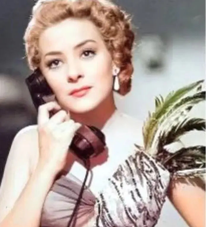 Silvia estudió mecanografía y canto porque quería ser cantante de ópera.