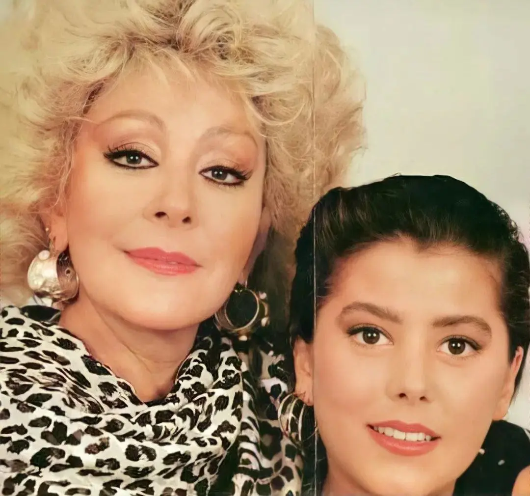 Como cantante no le fue bien, pero uno de sus profesores la alentó a estudiar actuación en Bellas Artes.