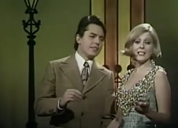 Comenzó su carrera con pequeños papeles en obras de teatro y en una de ellas conoció a su primer esposo, Rafael Banquells.