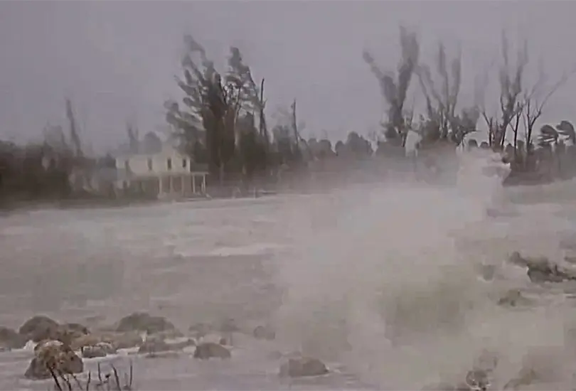 IMPACTANTES IM&Aacute;GENES de tornados y el hurac&aacute;n Milton