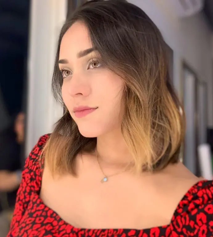 Sobre lo que le decía el chico, Anna relató que le estaba contando de su trabajo, las maestrías que había estudiado y los viajes que había hecho.